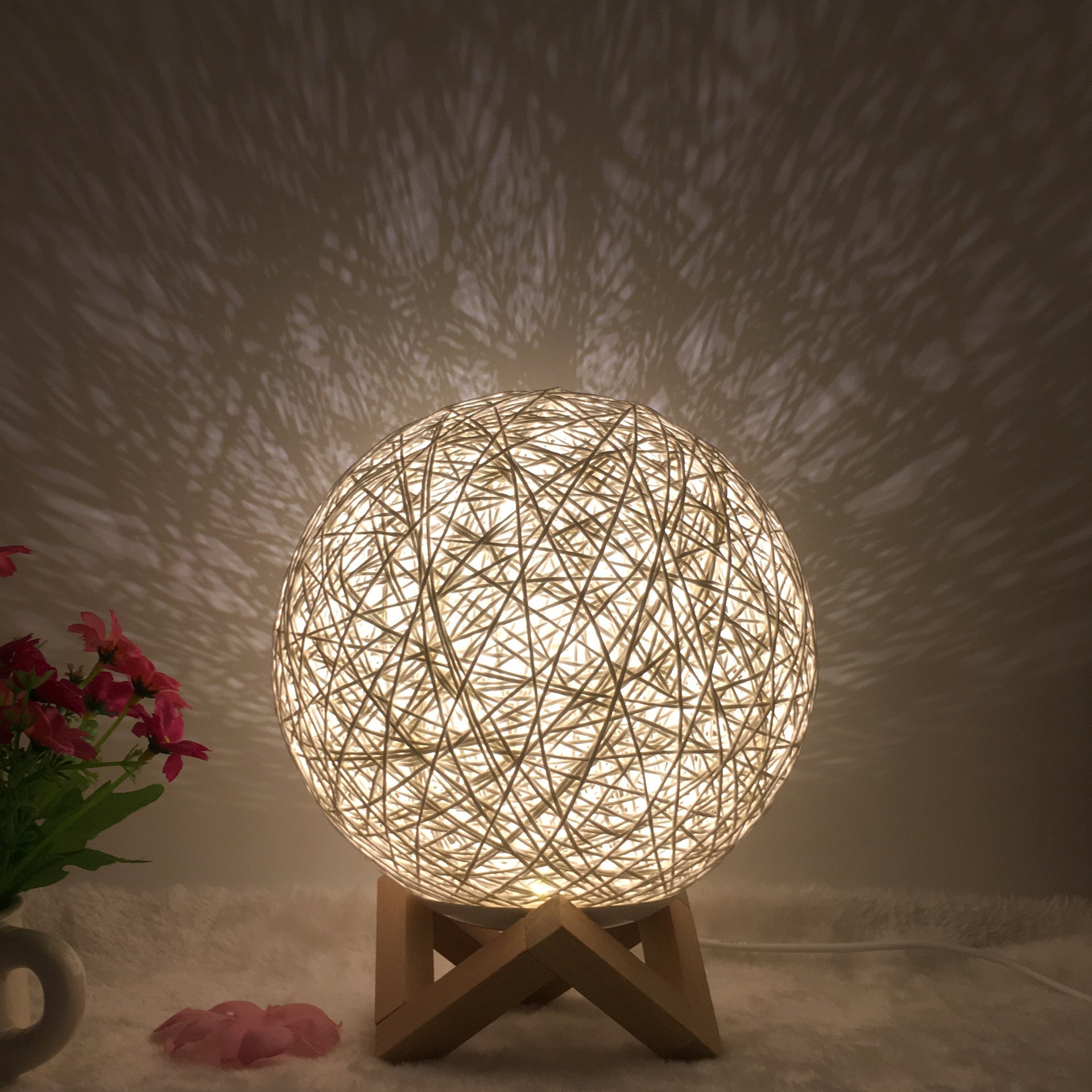 Hot Selling Creative Linen Table Lamp Novel and Unique LED Intelligent USB7 Color RGB16 Color Remote Control Rattan Ball Lamp - One Red Hill