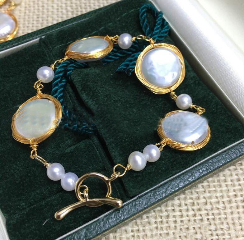 Pearl bracelet - One Red Hill