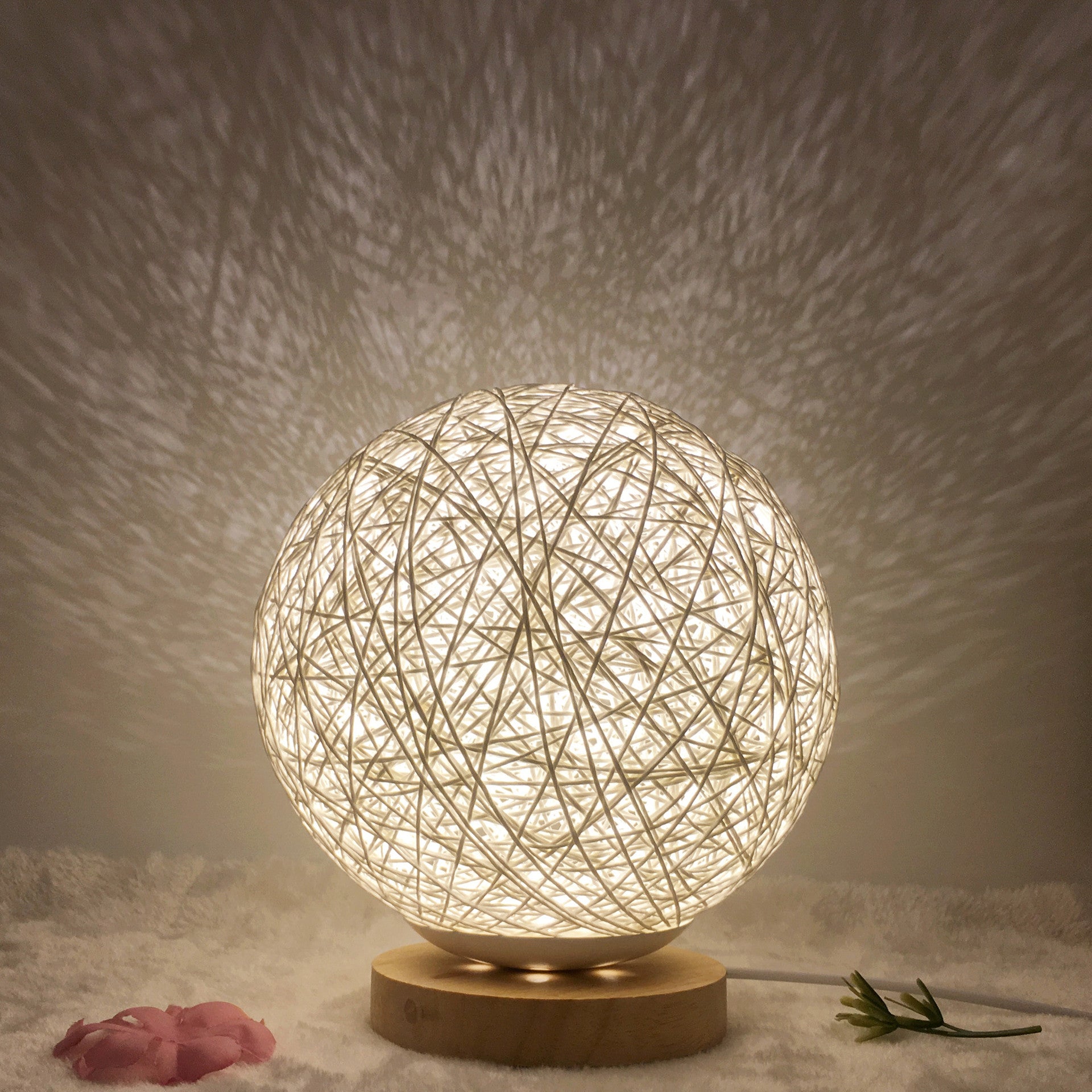 Hot Selling Creative Linen Table Lamp Novel and Unique LED Intelligent USB7 Color RGB16 Color Remote Control Rattan Ball Lamp - One Red Hill