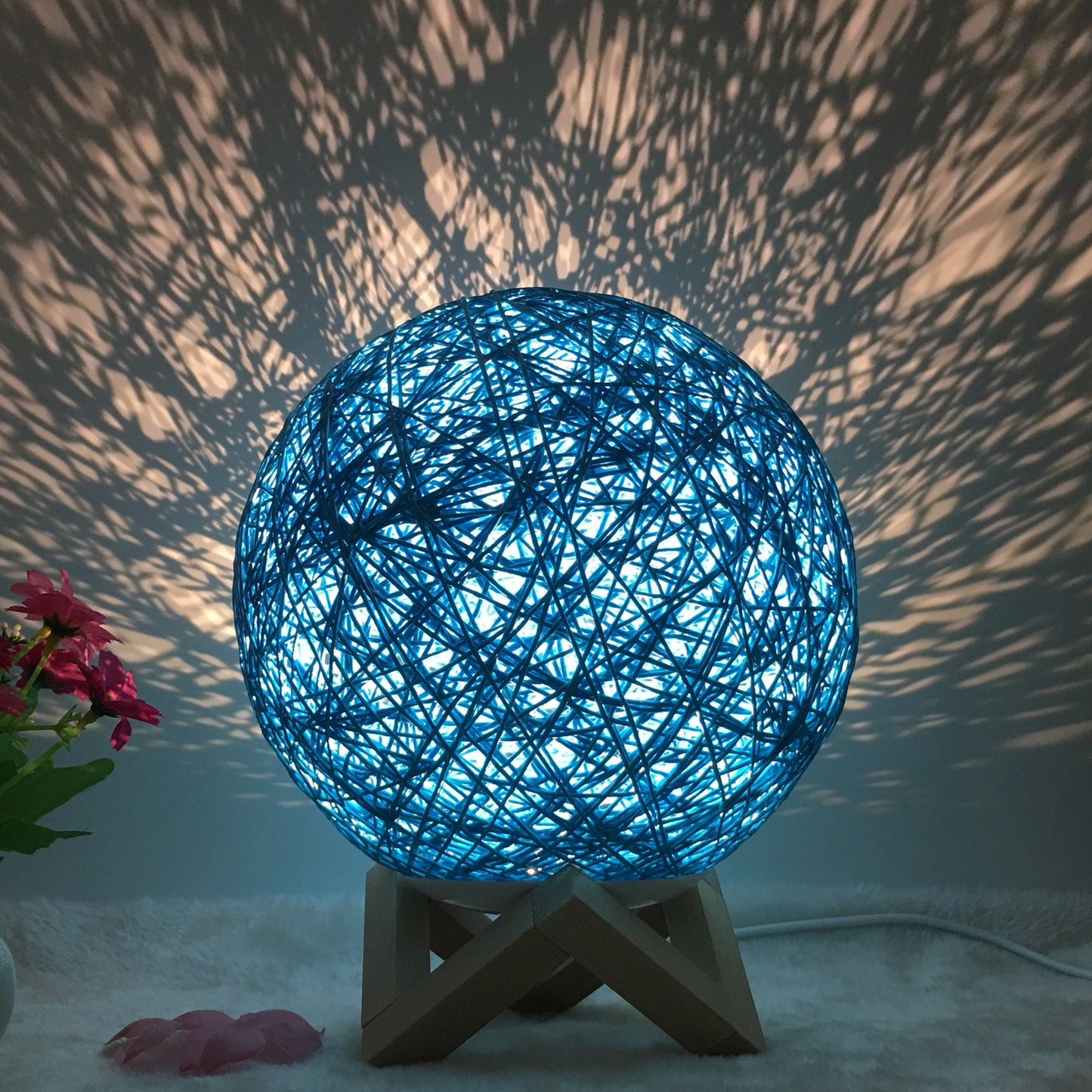 Hot Selling Creative Linen Table Lamp Novel and Unique LED Intelligent USB7 Color RGB16 Color Remote Control Rattan Ball Lamp - One Red Hill